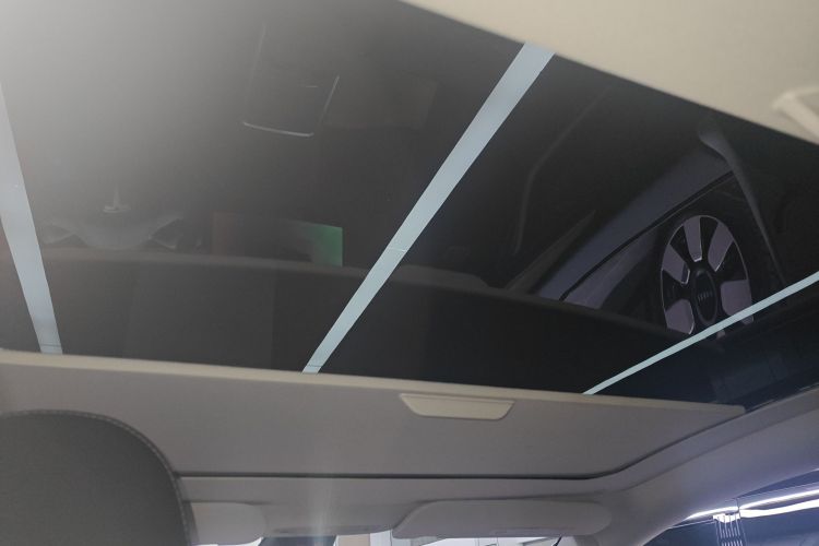 特斯拉 Model Y 2022款 改款 后轮驱动版中控内饰22