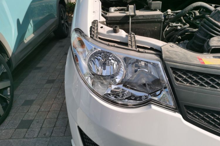 五菱汽车 五菱宏光 2021款 1.5L改款 S基本型 电动助力LAR车身外观6006