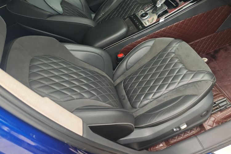 红旗HS5 2019款 2.0T 智联旗领版局部细节41