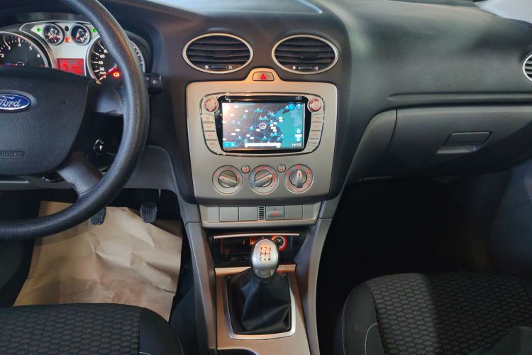 福特 福克斯 2013款 两厢经典 1.8L 手动百万纪念版中控内饰16