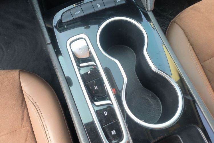 别克 君威 2020款 552T 豪华型中控内饰18