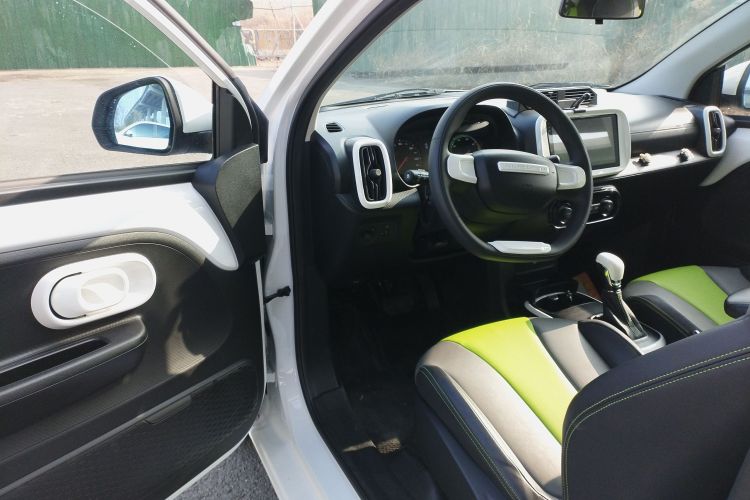 荣威 科莱威CLEVER 2021款 302km新四座超能版中控内饰20