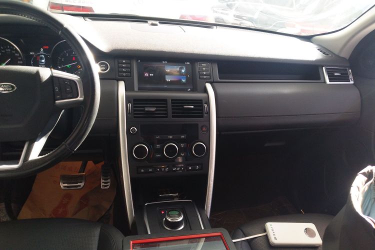 路虎 发现神行 2018款 240PS SE版中控内饰16