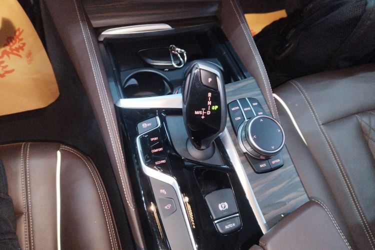 宝马5系 2020款 530Li xDrive 豪华套装中控内饰18