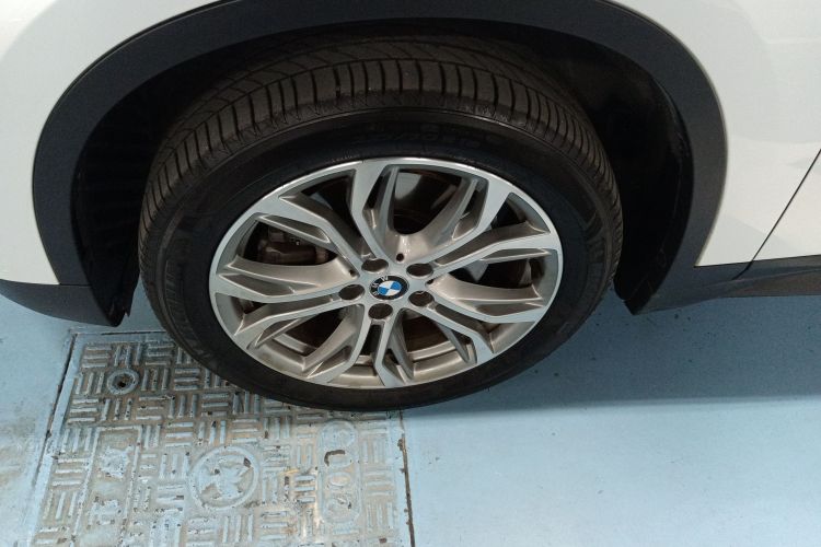 宝马X1 2018款 sDrive20Li 领先型车身外观6007