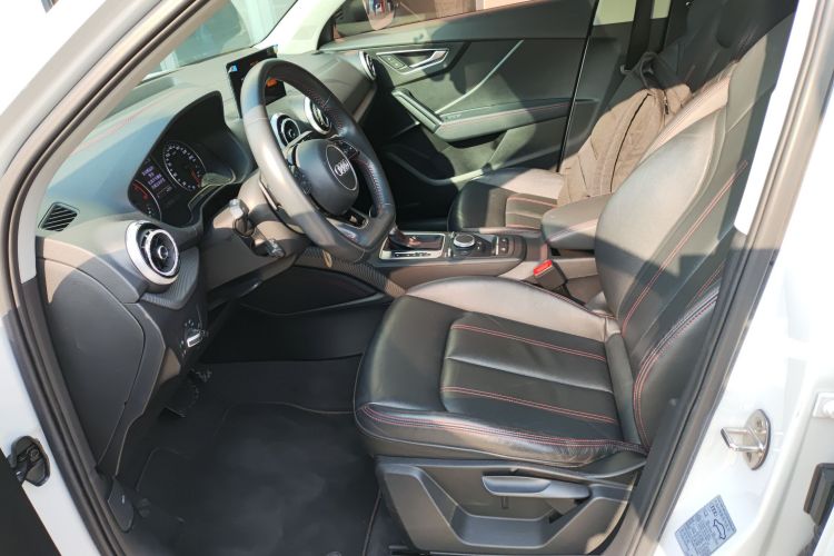 奥迪Q2L 2022款 35 TFSI 进取动感型局部细节19