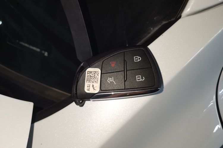 别克 2025款 昂科威Plus 28T 两驱白金版中控内饰11