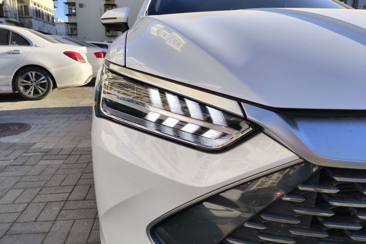 比亚迪 秦PLUS 2024款 荣耀版 DM-i 55KM领先型车身外观8