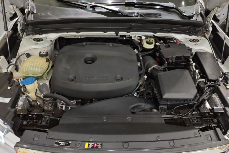 沃尔沃XC40 2020款 T4 四驱智远豪华版机舱底盘24