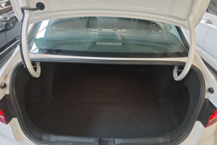 大众 朗逸 2022款 1.5L 自动舒适版机舱底盘23