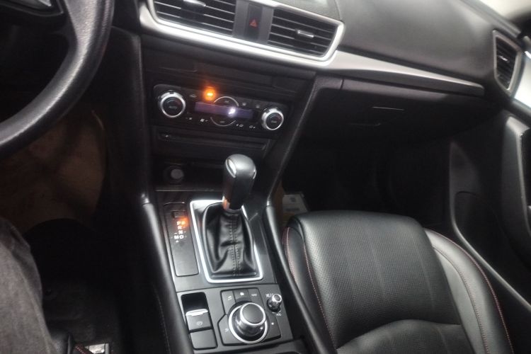 马自达3 昂克赛拉 2019款 云控版 三厢 1.5L 自动豪华型 国VI中控内饰18