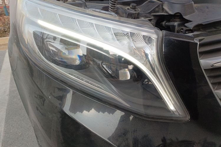 奔驰V级 2018款 V 260 尊贵版 国VI车身外观8