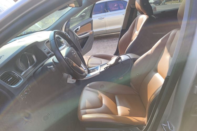 沃尔沃S60 2019款 S60L 改款 T5 智驭菁英版中控内饰19