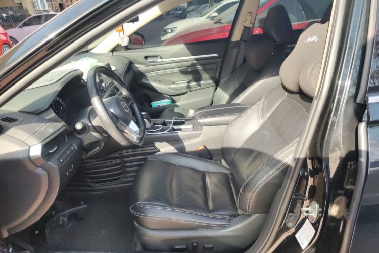 日产 天籁 2019款 2.0L XL 舒适版中控内饰19