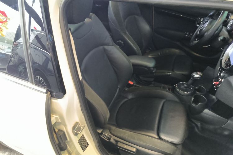 MINI 2016款 2.0T COOPER S 五门版局部细节41