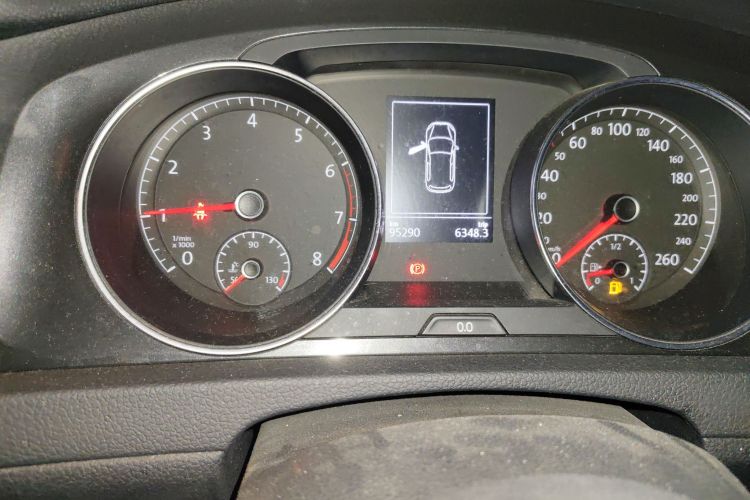 大众 高尔夫 2017款 1.6L 自动舒适百万辆纪念版中控内饰15