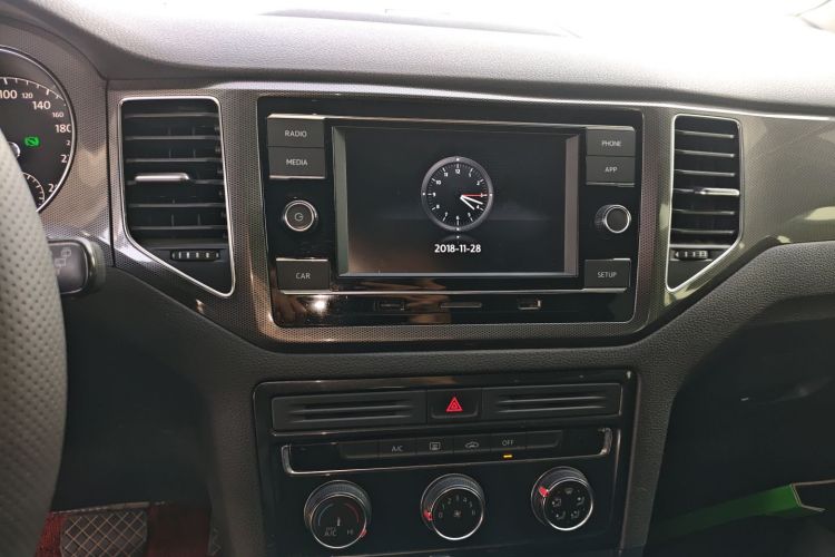 大众 高尔夫·嘉旅 2018款 230TSI 自动进取型中控内饰16