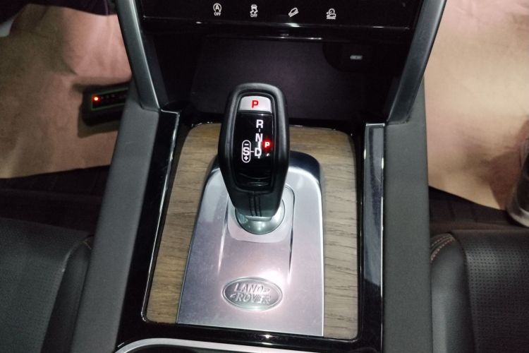 路虎 发现运动版 2020款 249PS R-Dynamic 性能科技版 7座中控内饰18