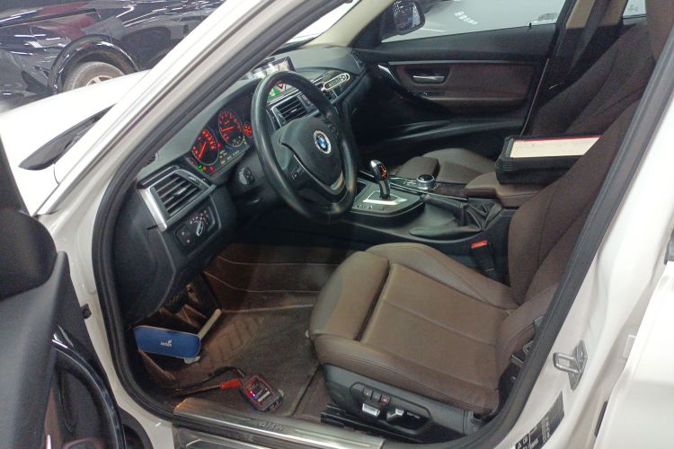 宝马3系 2019款 320Li xDrive 时尚型中控内饰19