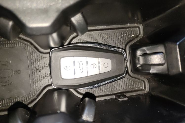 吉利汽车 星越L 2024款 2.0TD 高功自动两驱天际版中控内饰7001