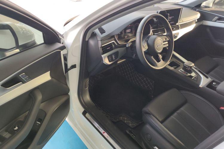 奥迪A4L 2023款 40 TFSI 时尚动感型中控内饰20