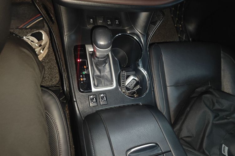 丰田 汉兰达 2018款 2.0T 四驱豪华版 7座 国V中控内饰18