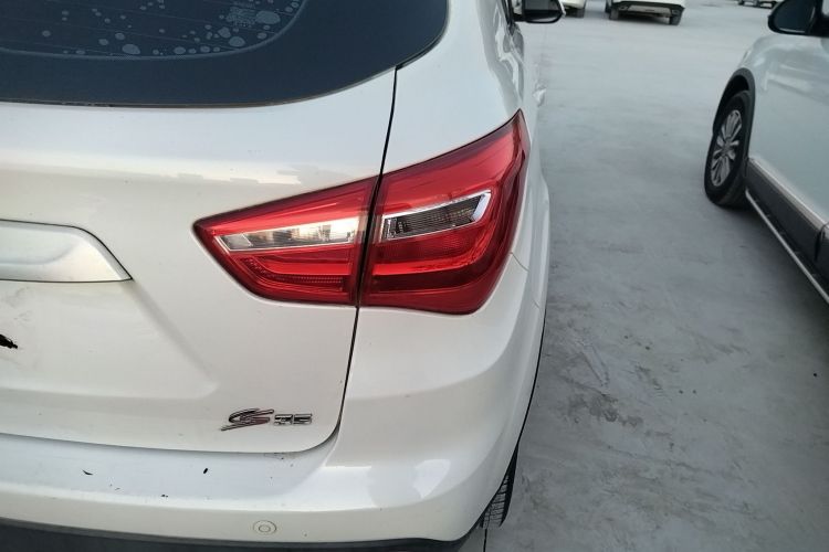 长安CS35 2017款 1.6L 手动豪华型车身外观9