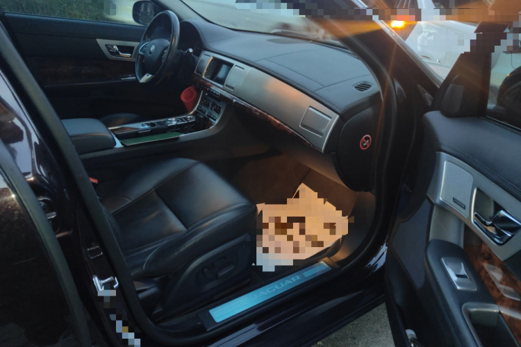 捷豹XF 2015款 XF 2.0T 豪华版局部细节9005