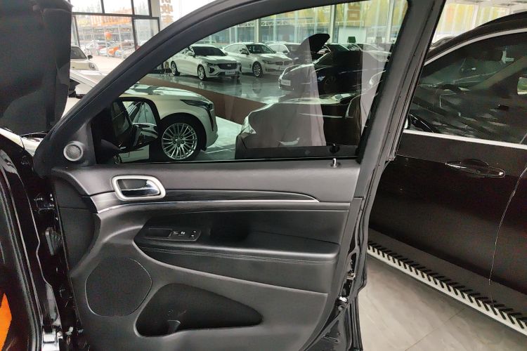 Jeep 大切诺基(进口) 2020款 3.0L 精英导航版中控内饰42