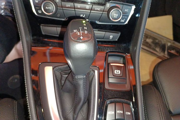 宝马2系多功能旅行车 2015款 218i 运动设计套装局部细节18