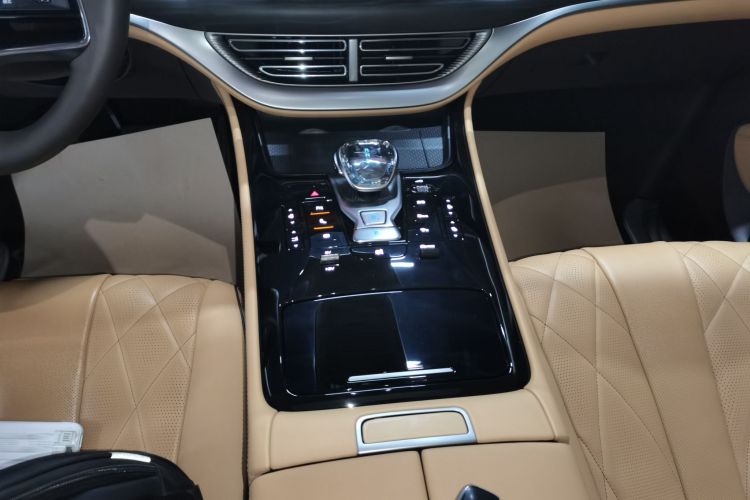 腾势D9 2024款 DM-i 980 四驱尊荣型中控内饰18