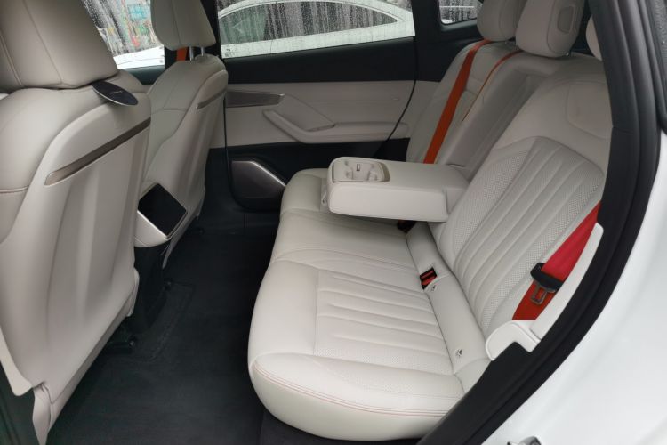 乐道L60 2024款 60kWh 后驱版中控内饰7004