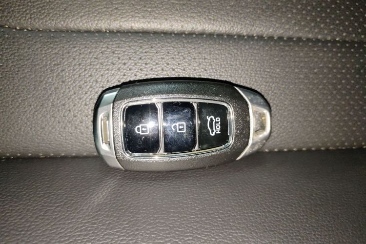 现代 伊兰特 2022款 1.5L CVT GLX精英版中控内饰7001