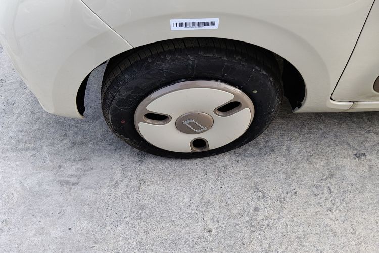 奔腾小马 2026款 222km 闪耀马车身外观6007