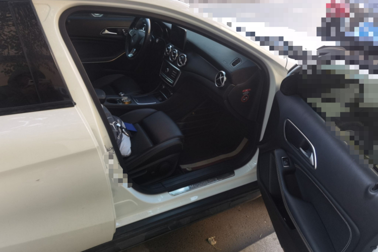 奔驰GLA 2018款 GLA 220 4MATIC 运动型局部细节9005