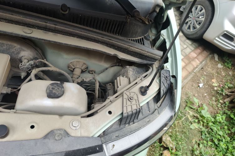 五菱汽车 宏光MINIEV 2021款 马卡龙夹心款 170km 三元锂局部细节9006