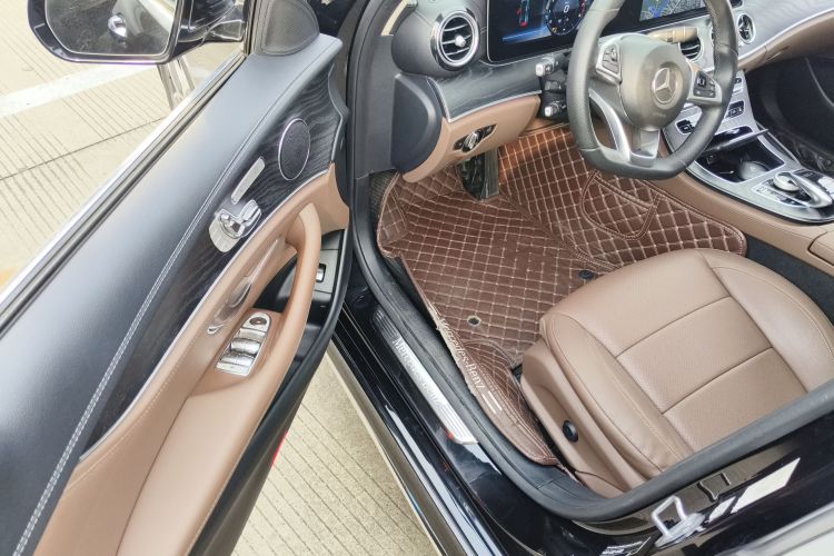 奔驰E级 2018款 改款 E 300 L 运动时尚型中控内饰20