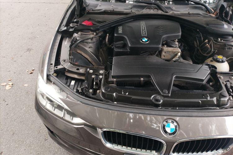 宝马3系 2013款 320Li 时尚型局部细节9006