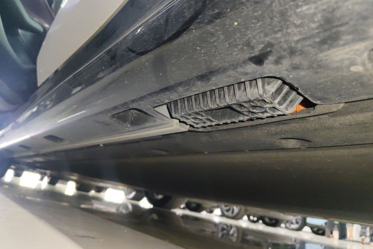 小米汽车 小米SU7 2024款 四驱Max创始版机舱底盘30