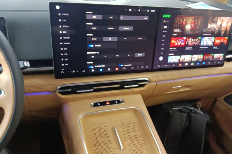 岚图汽车 岚图梦想家 2025款 PHEV 四驱尊贵鲲鹏版中控内饰16