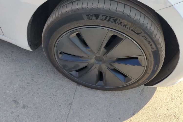 特斯拉 Model 3 2023款 后轮驱动版车身外观6007