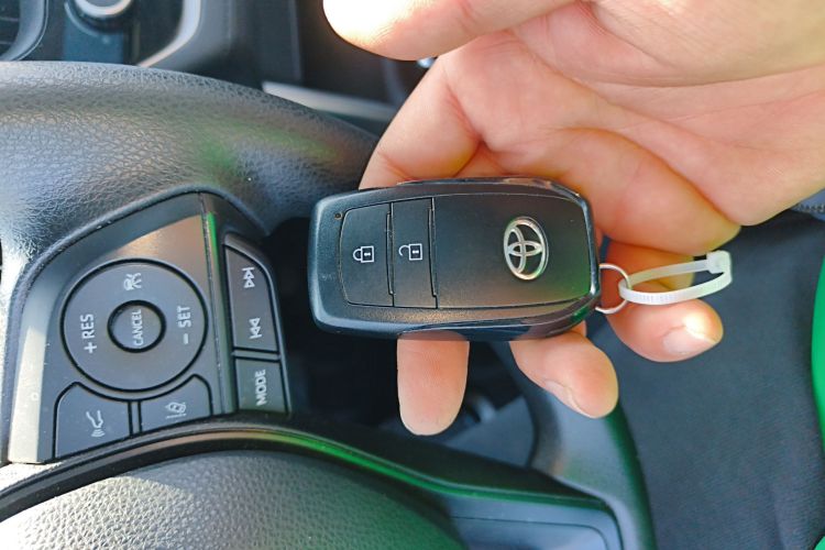 丰田 卡罗拉锐放 2022款 2.0L 精英版中控内饰7001