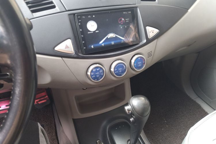 三菱 君阁 2011款 2.0L 自动挡豪华型中控内饰16