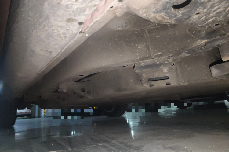 哪吒汽车 哪吒V 2022款 潮 400 Lite 粉色定制款局部细节9001