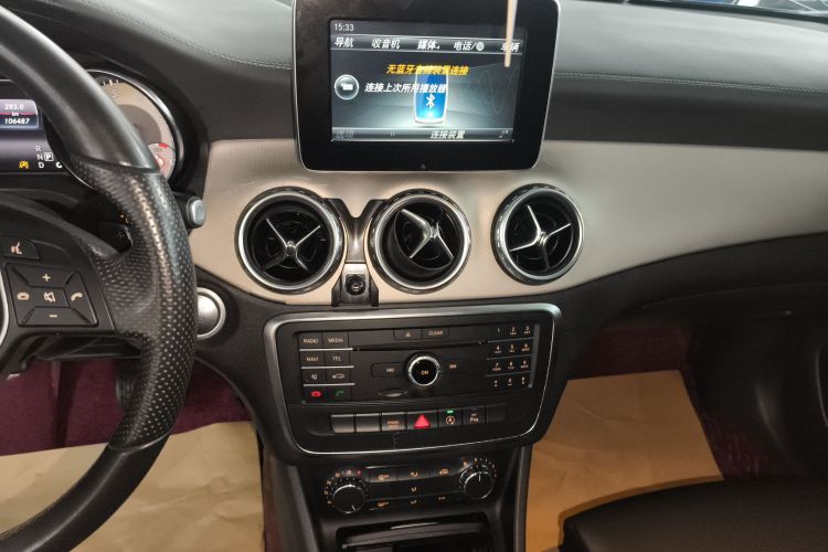 奔驰GLA 2016款 GLA 200 时尚型中控内饰16