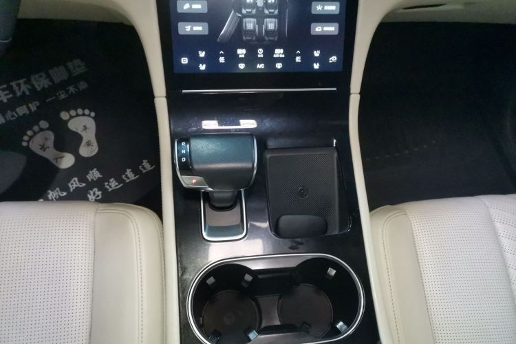 理想汽车 理想ONE 2020款 增程6座版中控内饰18