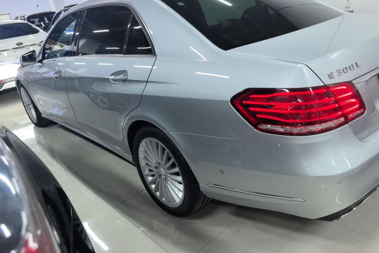 奔驰E级 2014款 改款 E 300 L车身外观4