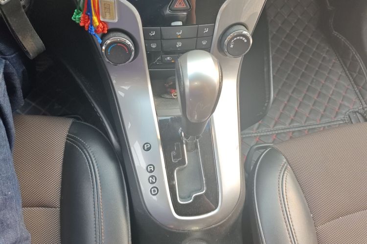 雪佛兰 科鲁兹 2013款 掀背 1.6L 自动豪华型中控内饰18