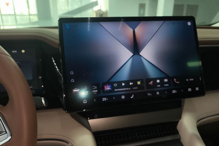 比亚迪 夏 2025款 DM-i 1.5T 180km 超越型中控内饰16