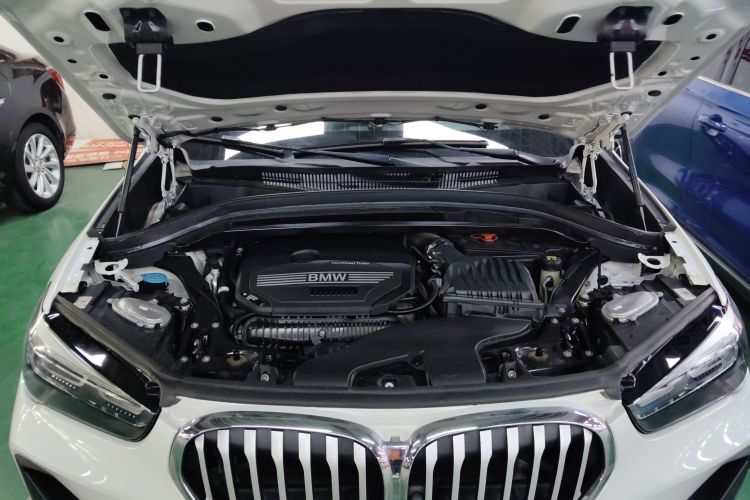 宝马X1 2020款 sDrive25Li 领先型机舱底盘24